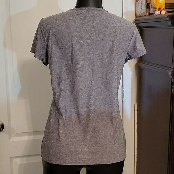 BRAND NEW REEBOK GRAY SHORT SLEEVE SHIRT - Picture 9 of 15